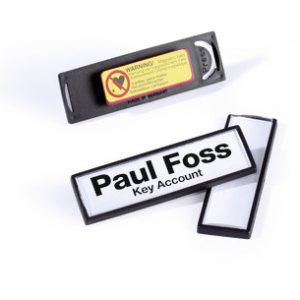 CAJA DE 25 PORTANOMBRES CLIP CARD CON IMAN 17X67MM DURABLE 8132-01